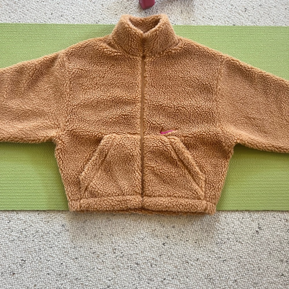 Nike Sherpa zip up jacket. Size small. Cropped style.